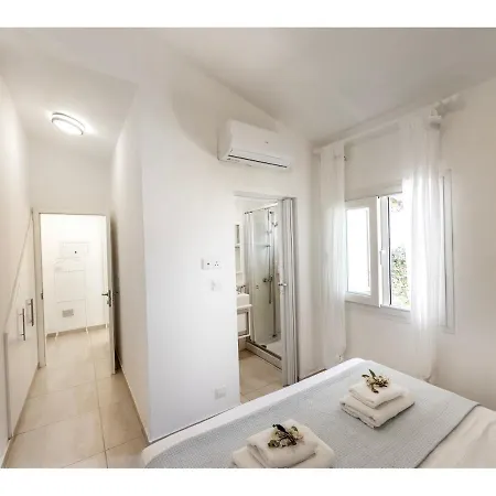 Apollon Seaside Villa