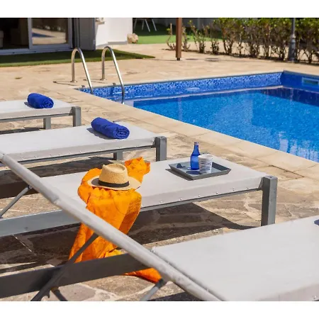 Apollon Seaside Villa