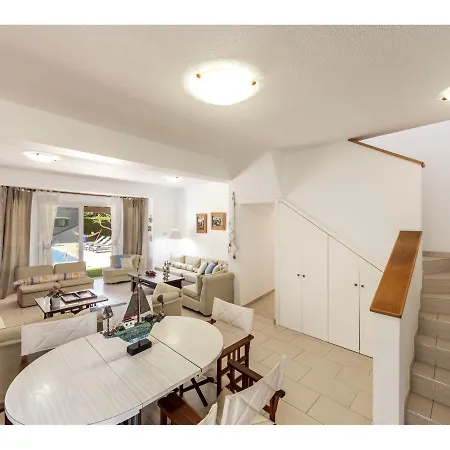 Apollon Seaside プロタラス