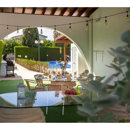 Apollon Seaside Villa