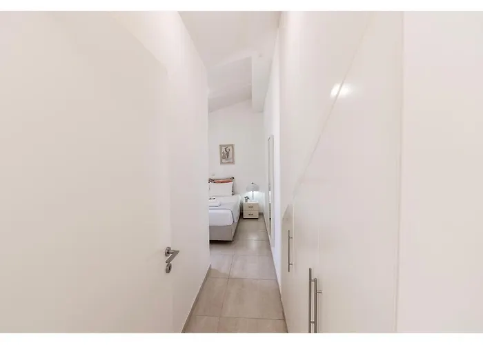 فيلة Apollon Seaside *