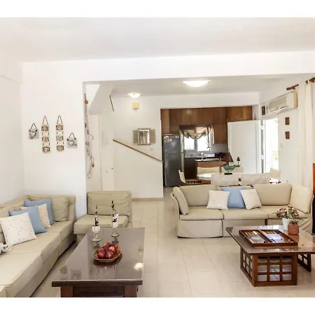 Apollon Seaside Villa Protarász